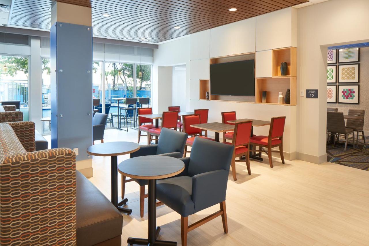 Holiday Inn Express Doral Miami By Ihg Buitenkant foto